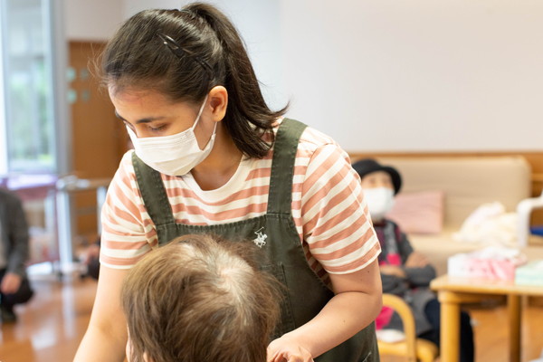 外国人介護士写真